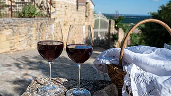 Share wine at Chateauneuf-du-Pape