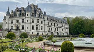 Chateaux Chenonceau and garden